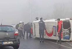 Düzce’de ambulans devrildi; 2 yaralı