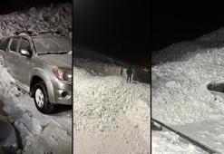 Çatak’ta düşen çığda park halindeki araç kar altında kaldı