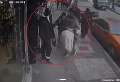 Mağaza önündeki kıyafetleri çaldılar; o anlar kamerada