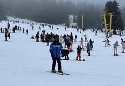 Uludağ'da hafta sonu ve sömestir yoğunluğu; pistlerde adım atacak yer kalmadı
