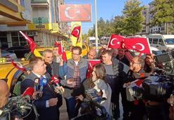 İzmir'de taksiciler araçlarını Türk bayraklarıyla donattı