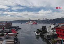 'Yıldırım' derin deniz sondaj gemisi İstanbul Boğazı'ndan geçti