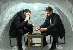 Kardan mekanda çay ve çiğ köfte keyfi