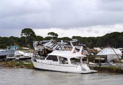 Antalya'da peş peşe hortumlar; seralar yıkıldı, çatılar uçtu
