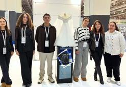 Liseliler, ipek kozasından tasarladıkları gelinlikleri IF Wedding Fashion İzmir'de sergiledi