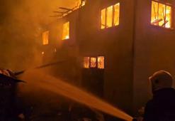 Köy muhtarının evi alev alev yandı