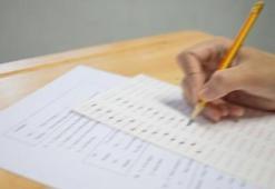 Görme yetersizliği olan öğrencinin 'büyük puntolu kitapçık' talebi yerine getirildi