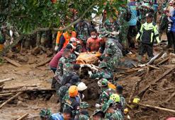 Endonezya'da toprak kaymasında hayatını kaybedenlerin sayısı 48'e yükseldi