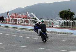 Muğla’da motosikletiyle tek teker üzerinde ilerleyen sürücüye ceza