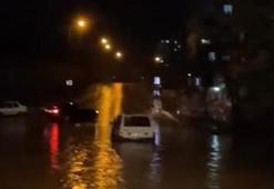 Adana’da sağanak; otomobiller sular altında kaldı