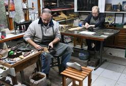 Körüklü çizme ustası, mesleğini oğluyla birlikte yaşatıyor
