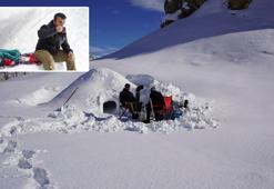 Şehir yaşamından uzaklaşıp dağda yaptığı kardan barınaklarda doğayla baş başa kalıyor