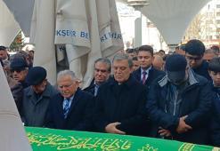 Abdullah Gül, yengesinin cenazesine katıldı