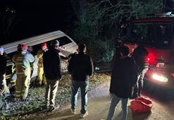 Bartın'da minibüs şarampole devrildi; 4 yaralı