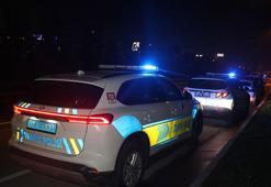 Yol kenarında park halindeki minibüste ölü bulundu