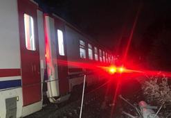 Balıkesir’de toprak kaydı, yolcu treni raydan çıktı: 1 yaralı