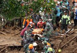 Endonezya'daki toprak kaymasında hayatını kaybedenlerin sayısı 53'e yükseldi