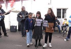 Barış Manço, ölüm yıl dönümünde, çocukken yaşadığı evin önünde anıldı