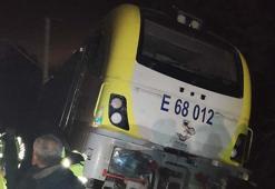 Raydan çıkan trenin lokomotifi, 13 saat sonra yerine oturtuldu, ulaşım normale döndü