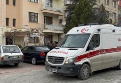 Tüfeğini temizlerken kendini yaraladı