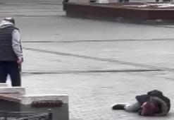 Fatih Mısır Çarşısı'nın girişinde cinayet; silahla vurduğu kişinin başında bekledi