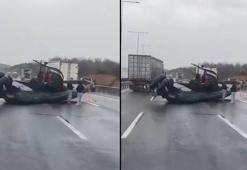 Çekmeköy'de kamyonetin çektiği tekne yola düştü
