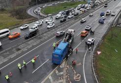 Eyüpsultan'da cezaevi nakil aracı devrildi: 19 yaralı