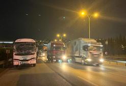 TEM Kocaeli geçişinde servis minibüsü ile TIR çarpıştı; 6 yaralı