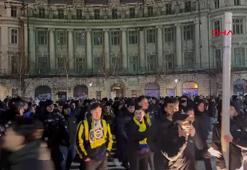 Fenerbahçeli taraftarlar Bükreş sokaklarını tezahüratlarla inlettiler