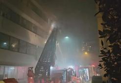 Beyoğlu'nda 3 katlı otelde çıkan yangın söndürüldü