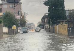 Adana'da sağanak hayatı olumsuz etkiledi