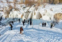 Donan Muradiye Şelalesi’ne ziyaretçi ilgisi