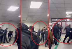 Hastanenin acil servisinde bıçaklı, tekmeli ve yumruklu kavga kamerada; 1 yaralı