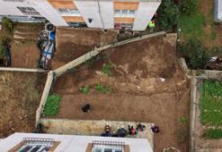 Adana'da sağanak hayatı olumsuz etkiledi; istinat duvarı yıkıldı, mezarlıklar su altında kaldı