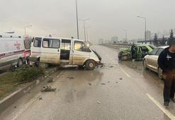 Hatay’da minibüs, otomobille çarpıştı: 5 yaralı