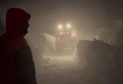 Tipide araçlarında mahsur kalanları ekipler kurtardı