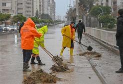 Mersin'de kuvvetli yağış sonrası temizlik çalışması