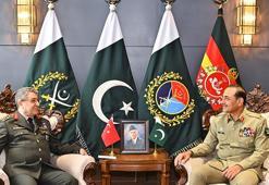 Genelkurmay Başkanı Orgeneral Bayraktaroğlu, Pakistan Savunma Bakanı Asif ile bir araya geldi