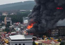 Ataşehir'de 4 katlı iş yerinde yangın