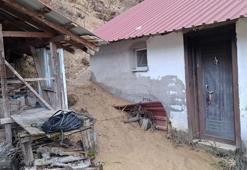 Heyelan sonrası 3 ev, tedbir amacıyla boşaltıldı