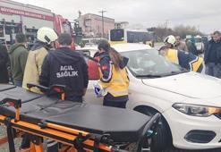 Silivri'de iki otomobil kafa kafaya çarpıştı: 1'i ağır 4 yaralı