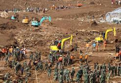 Endonezya'daki toprak kaymasında hayatını kaybedenlerin sayısı 70'e yükseldi