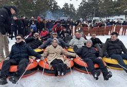Yaylada kış festivali; ekskavatörle kayak yaptılar