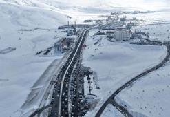 Erciyes Kayak Merkezi’nde sömestirin son gününde trafik yoğunluğu