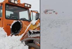 Karayolları kar küreme aracına çığ düştü, operatör sağ kurtarıldı