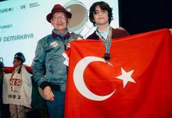 Vali Gül'den 'Copernicus Olimpiyatı'nda dünya 1'incisi öğrenciye tebrik mesajı