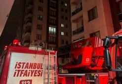 Zeytinburnu’nda site otoparkında yangın: 5 araç zarar gördü