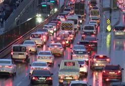 Okullarda ara tatil sona erdi; İstanbul'da trafik yoğunluğu