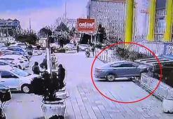 Sürücüsünün fren yerine gaza bastığı otomobil, AVM’de kafeye daldı; 1 yaralı