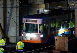 Esenler'de metro raydan çıktı; yolcular tahliye edildi
